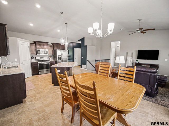 7006 N 143 Circle, Omaha, NE 68142