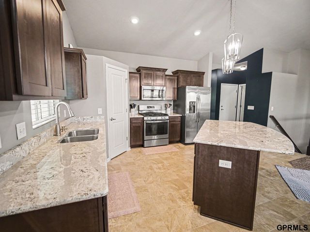 7006 N 143 Circle, Omaha, NE 68142