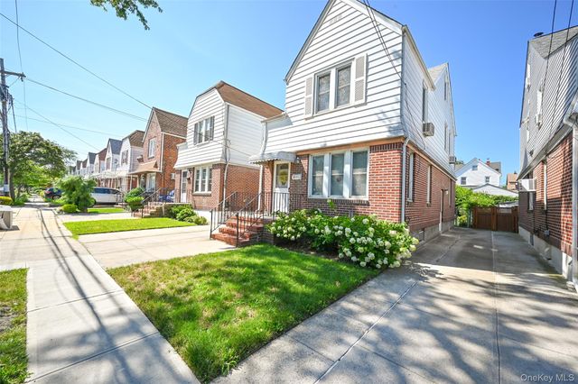 171-37 Courtney Avenue, Flushing, NY 11358