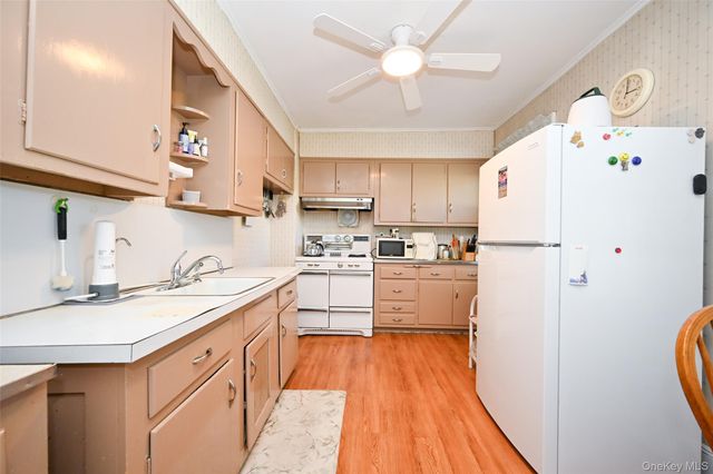 171-37 Courtney Avenue, Flushing, NY 11358