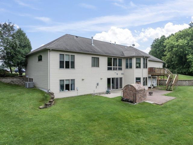1057 Ridge Crest Lane NW, Rochester, MN 55901