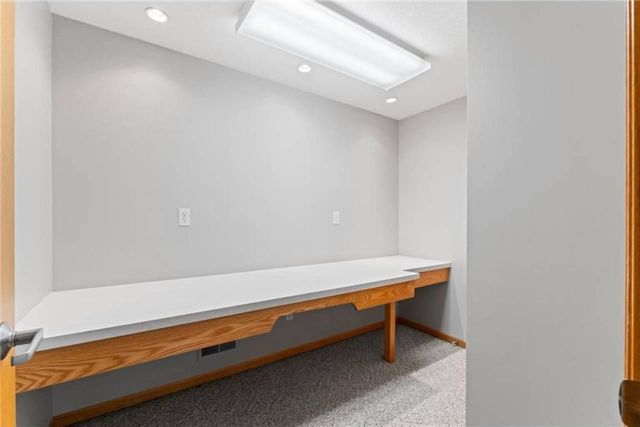 1057 Ridge Crest Lane NW, Rochester, MN 55901