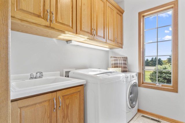 1057 Ridge Crest Lane NW, Rochester, MN 55901