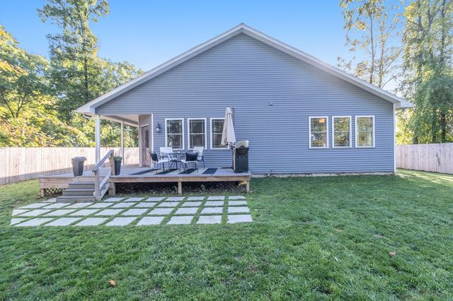 7811 N 39th Street, Augusta, MI 49012