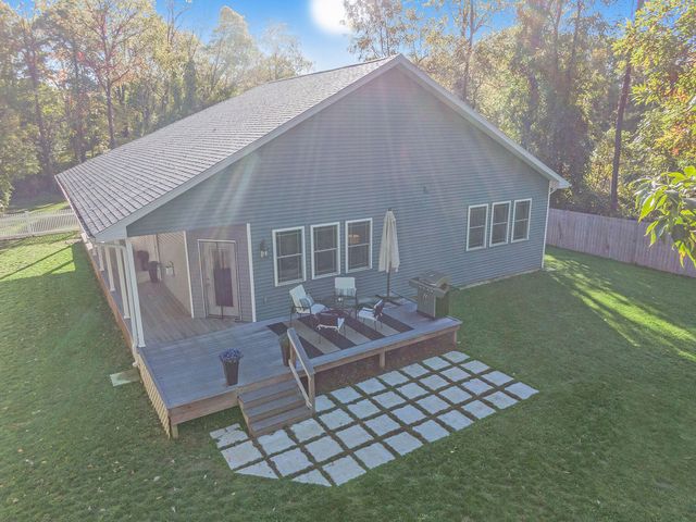 7811 N 39th Street, Augusta, MI 49012