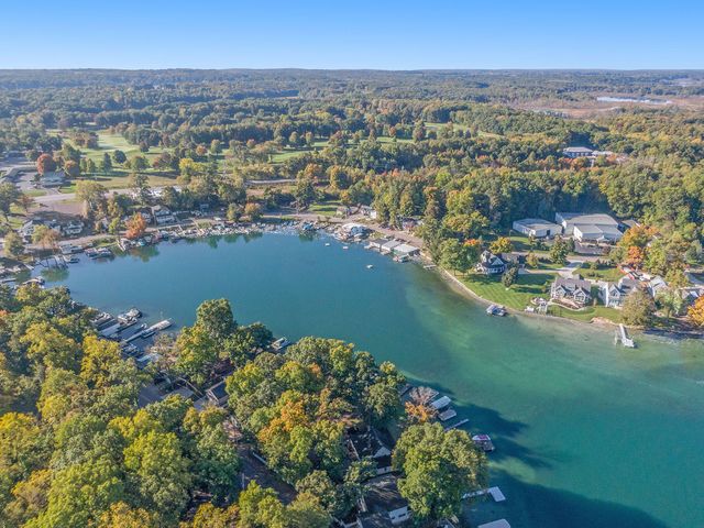 7811 N 39th Street, Augusta, MI 49012