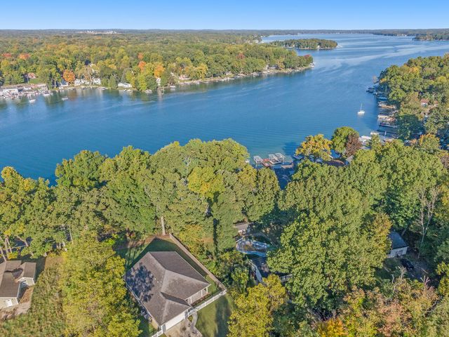 7811 N 39th Street, Augusta, MI 49012