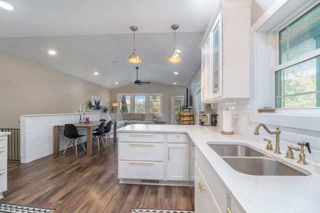 7811 N 39th Street, Augusta, MI 49012