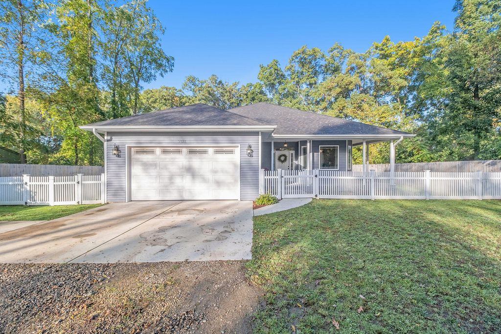 7811 N 39th Street, Augusta, MI 49012