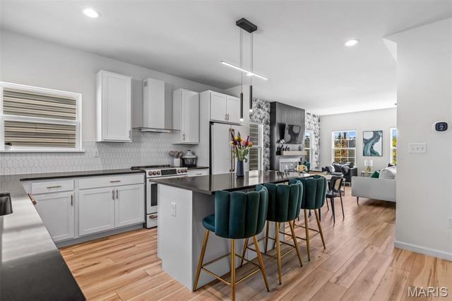 9433 Vandervoort Court, Crestwood, MO 63126
