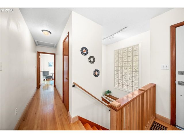 10332 Sw LANCASTER Rd, Portland, OR 97219