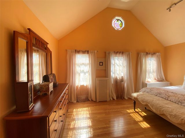59 Sycamore Avenue, Floral Park, NY 11001