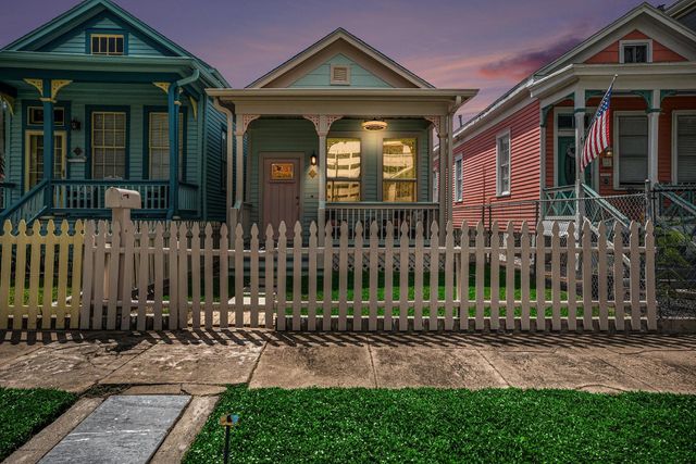 811 Church Street, Galveston, TX 77550