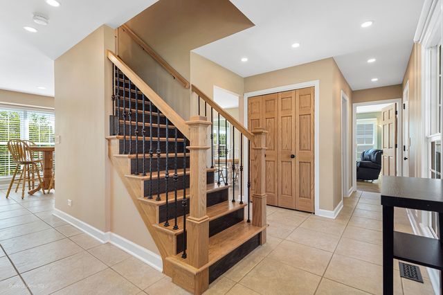 17325 W Westwind Drive, Gurnee, IL 60031