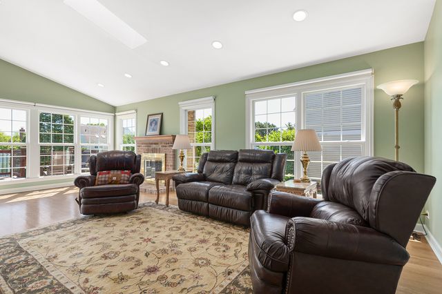 17325 W Westwind Drive, Gurnee, IL 60031