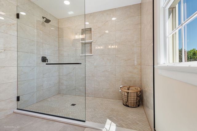 17325 W Westwind Drive, Gurnee, IL 60031