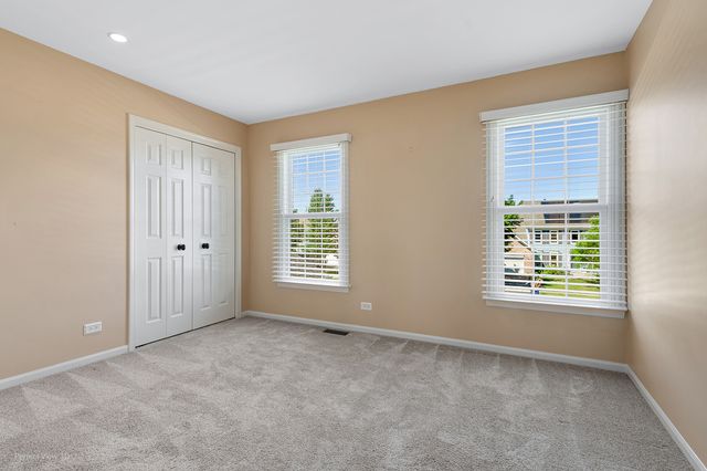 17325 W Westwind Drive, Gurnee, IL 60031