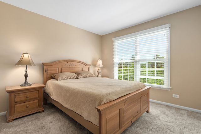 17325 W Westwind Drive, Gurnee, IL 60031