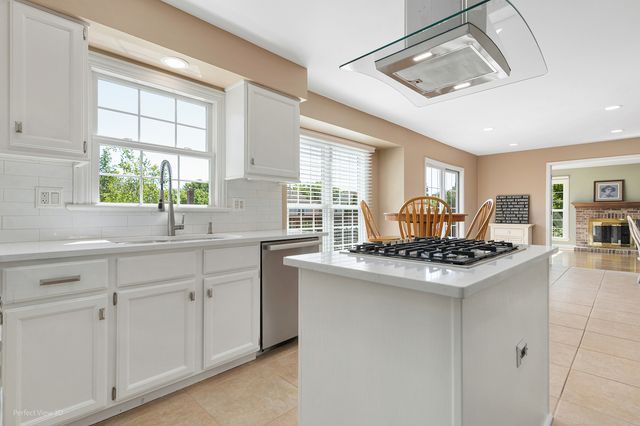 17325 W Westwind Drive, Gurnee, IL 60031