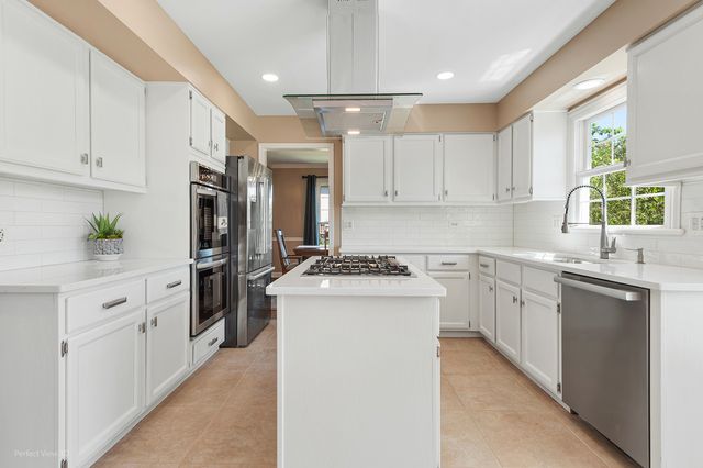 17325 W Westwind Drive, Gurnee, IL 60031