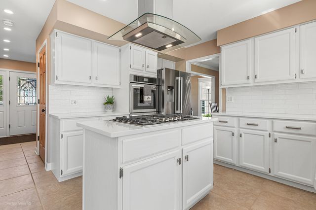 17325 W Westwind Drive, Gurnee, IL 60031