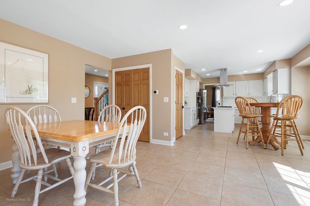 17325 W Westwind Drive, Gurnee, IL 60031