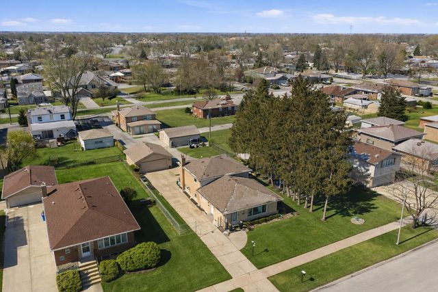 8930 Mcvicker Avenue, Oak Lawn, IL 60453