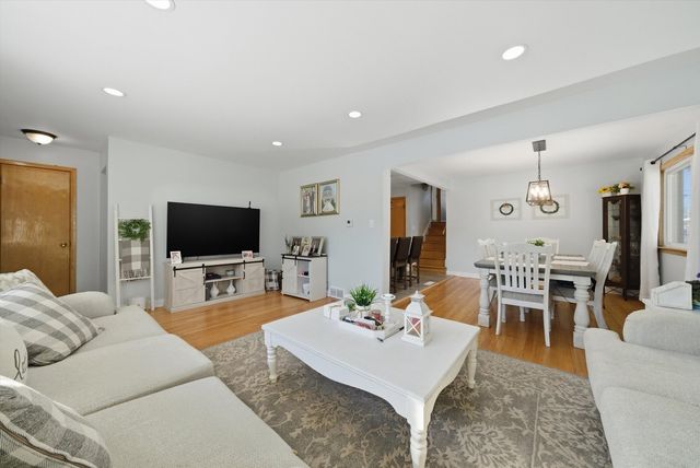 8930 Mcvicker Avenue, Oak Lawn, IL 60453