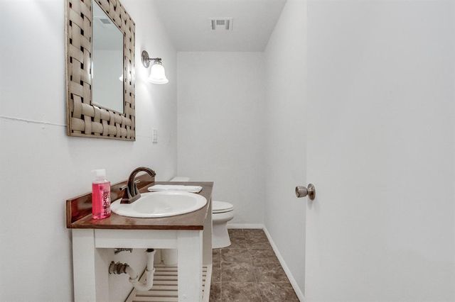 5345 NW 44th Street, Warr Acres, OK 73122