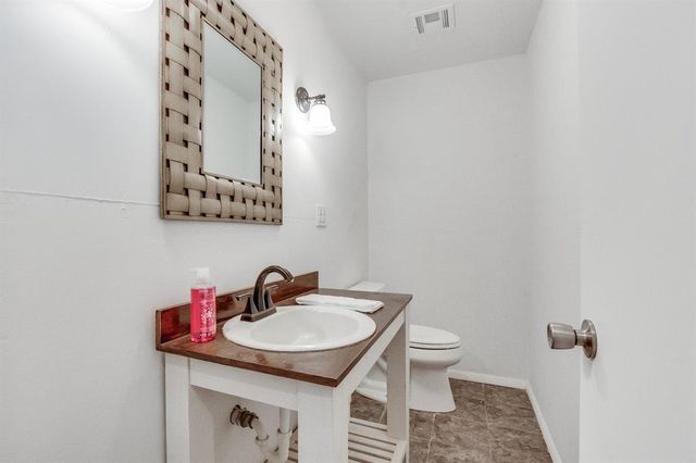 5345 NW 44th Street, Warr Acres, OK 73122