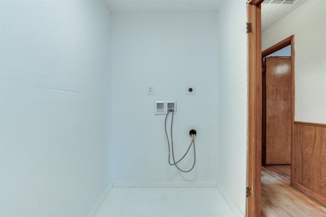 5345 NW 44th Street, Warr Acres, OK 73122