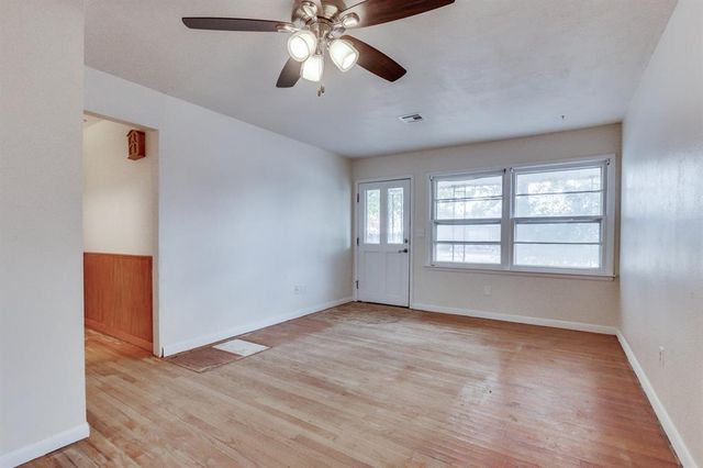 5345 NW 44th Street, Warr Acres, OK 73122