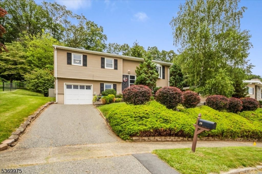 28 Willow Ave, Rockaway Boro, NJ 07866