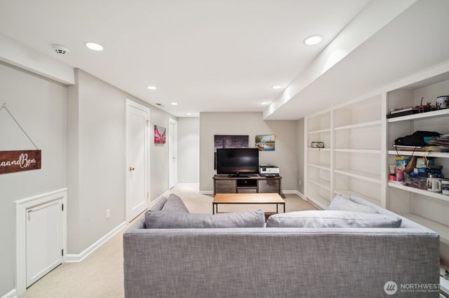 2620 Queen Anne Ave N, Seattle, WA 98109