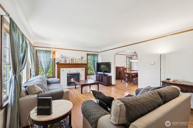 2620 Queen Anne Ave N, Seattle, WA 98109