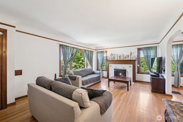 2620 Queen Anne Ave N, Seattle, WA 98109
