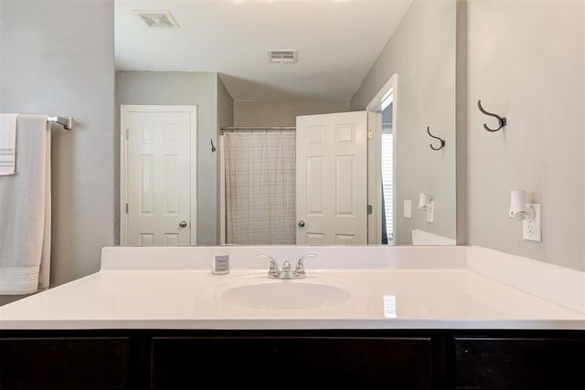 1860 Bradford Place, Newcastle, OK 73065