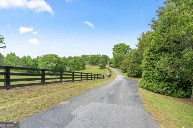 4601 N Browning Bridge Road, Gainesville, GA 30506