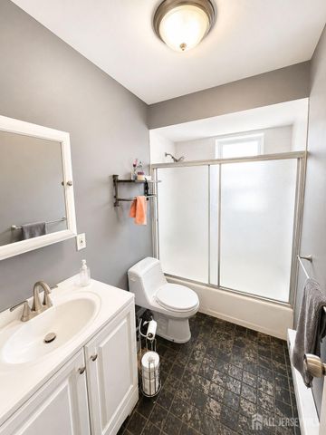 600 N 6th 2nd Floor Street N 5B, Newark, NJ 07107