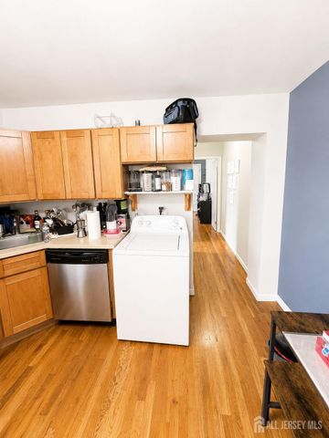 600 N 6th 2nd Floor Street N 5B, Newark, NJ 07107