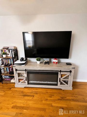 600 N 6th 2nd Floor Street N 5B, Newark, NJ 07107