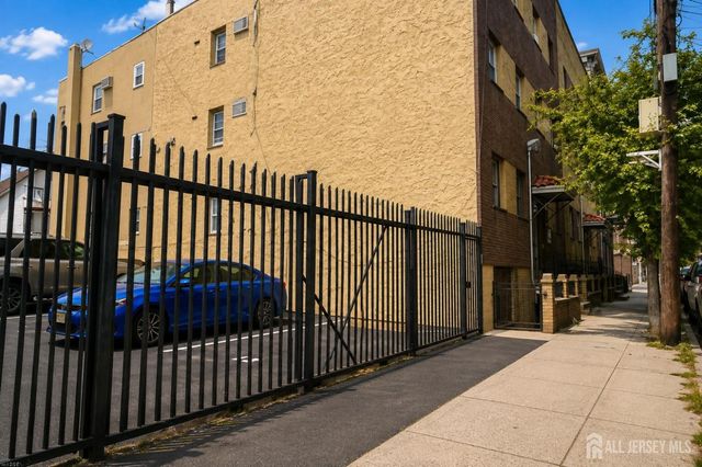 600 N 6th 2nd Floor Street N 5B, Newark, NJ 07107