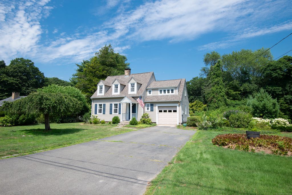 13 Maple Avenue, Essex, CT 06426