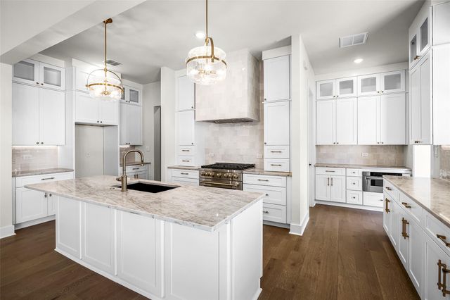 6513 Lavish BND, Jonestown, TX 78645