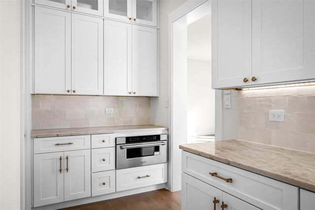 6513 Lavish BND, Jonestown, TX 78645