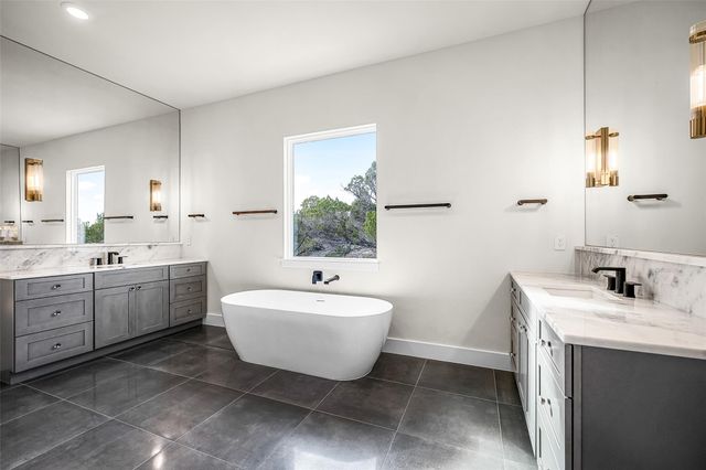 6513 Lavish BND, Jonestown, TX 78645