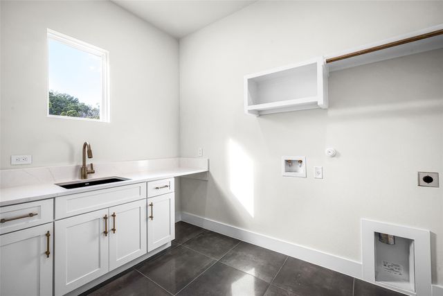 6513 Lavish BND, Jonestown, TX 78645