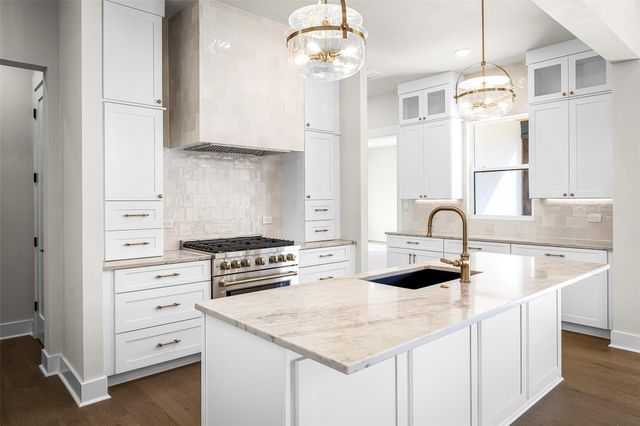 6513 Lavish BND, Jonestown, TX 78645