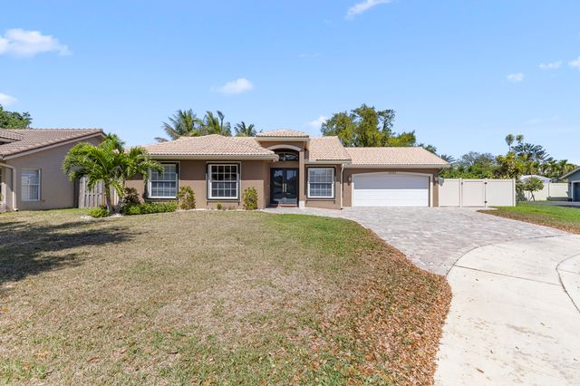 12455 SW 7th Place, Davie, FL 33325