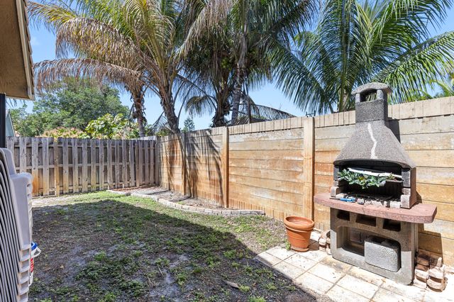 12455 SW 7th Place, Davie, FL 33325